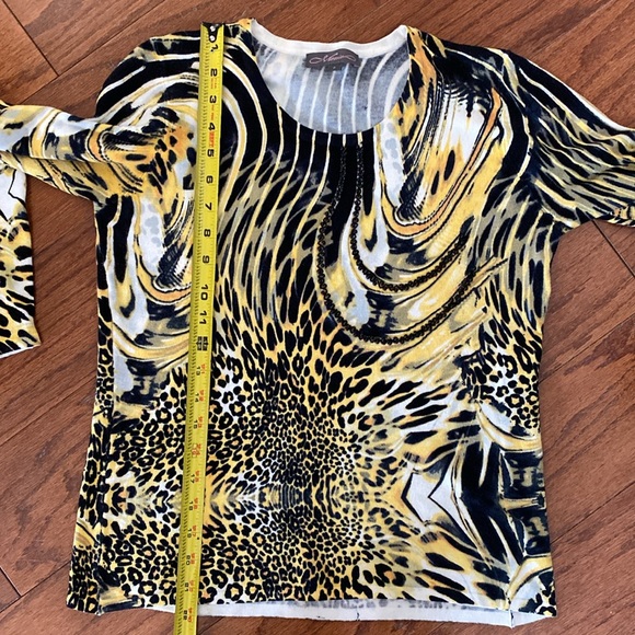 Metrics gold/Blk animal pattern longsleeves beaded sweater. Size small - Picture 10 of 10